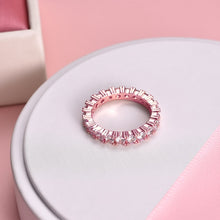 Load image into Gallery viewer, Unique Shaped Luxury Wedding Ring